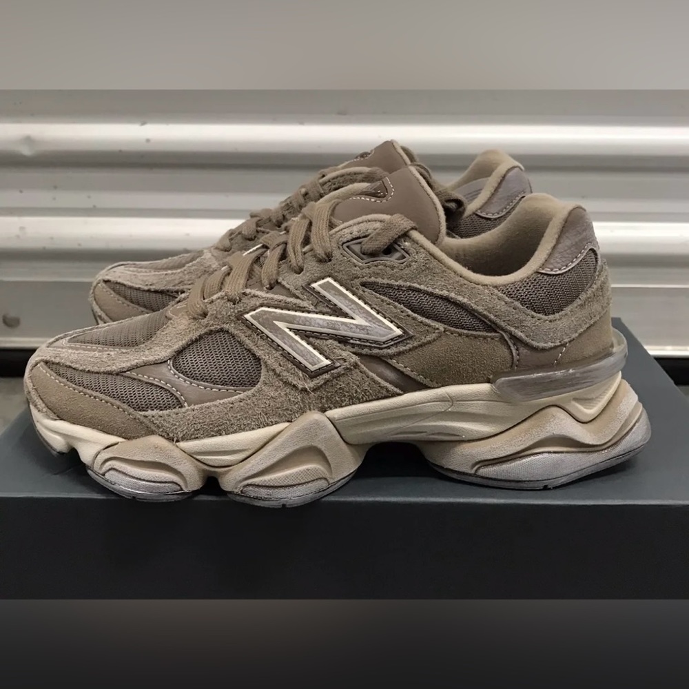 COPY - BRAND NEW IN BOX - New Balance 9060 Mushroom / Timberwolf - US Mens 5.5 …